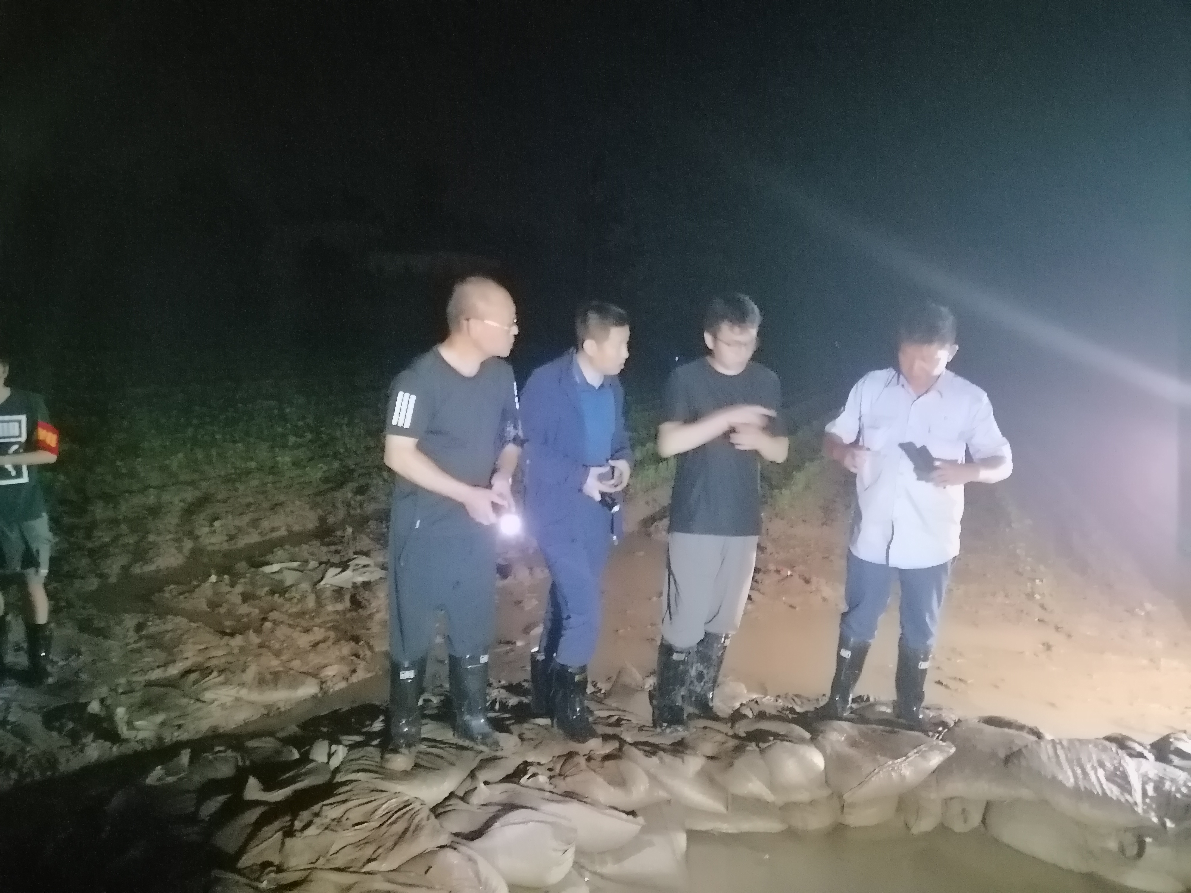 防汛进行时丨工程咨询集团党员干部闻“汛”而动，风雨显担当